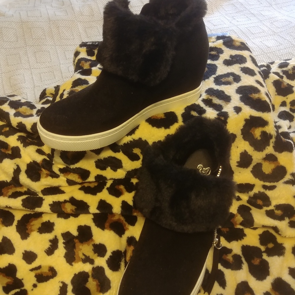 Shoes - Picture 3 of 3